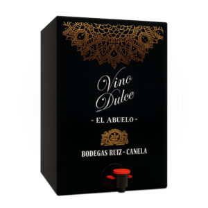 Envase Bag-in-Box de vino dulce ‘El Abuelo’ de Bodegas Ruiz-Canela, con etiqueta negra decorada con arabescos dorados y el texto ‘Vino Dulce – El Abuelo’, grifo dispensador rojo en el frontal sobre fondo blanco.