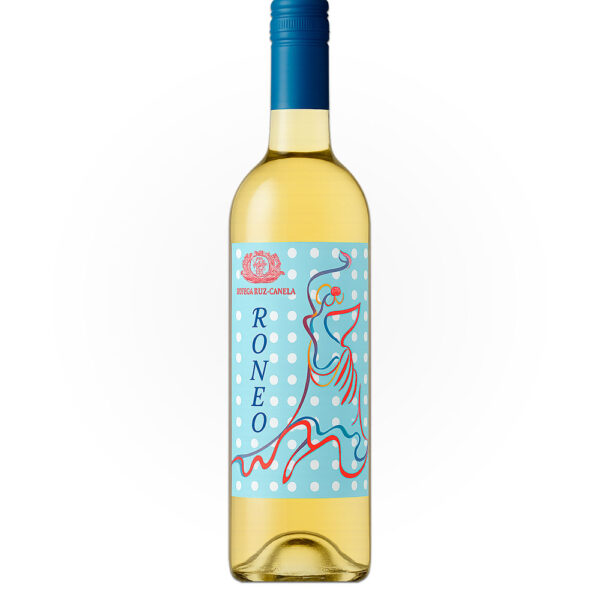 Botella de vino ‘Roneo’ de Bodegas Ruiz-Canela, con etiqueta azul claro salpicada de lunares blancos, silueta de bailaora estilizada en rojo y azul, y el texto RONEO en vertical sobre fondo blanco.